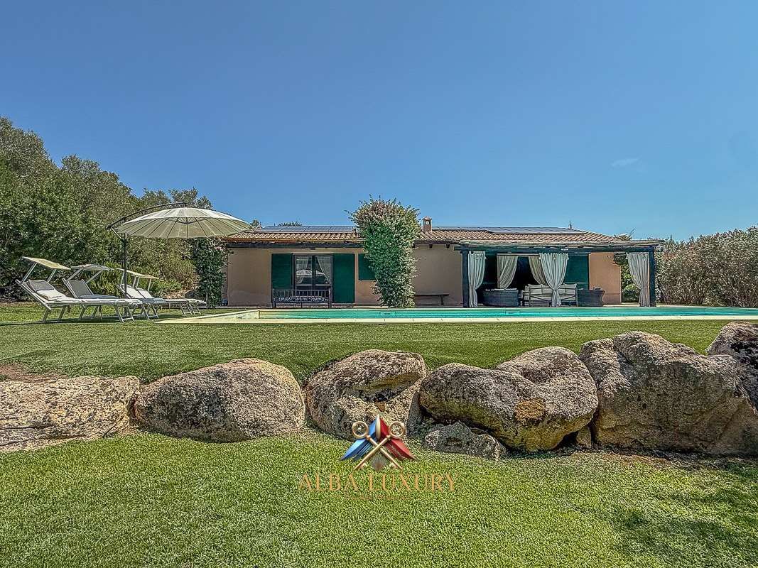Villa in Arzachena, Italy, 220 m² - picture 1
