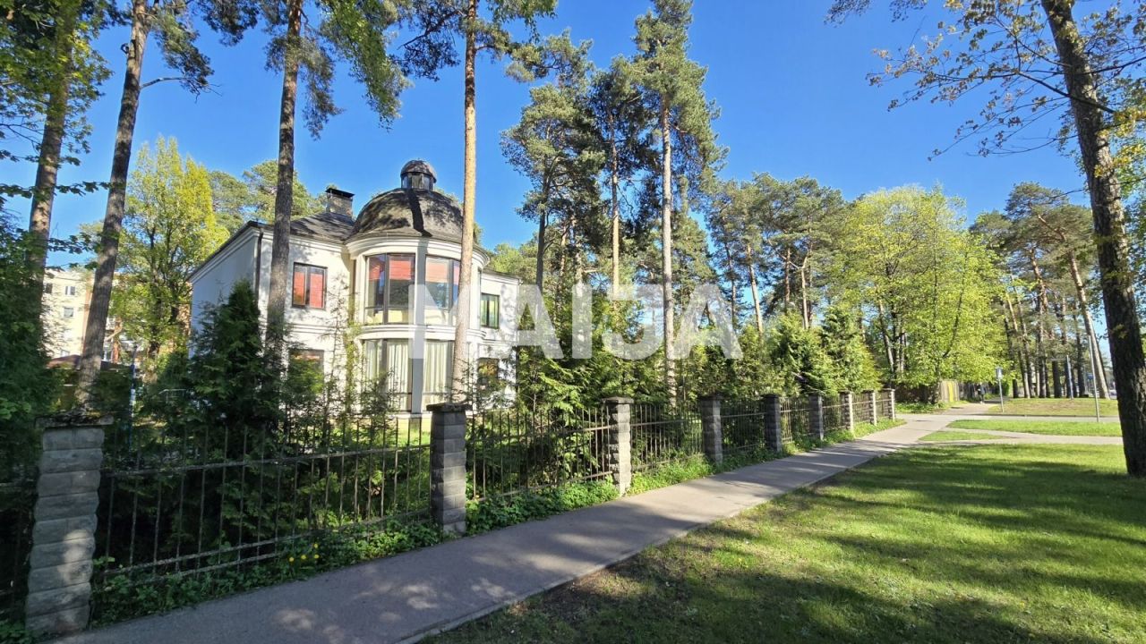 House in Jurmala, Latvia, 456 m² - picture 1