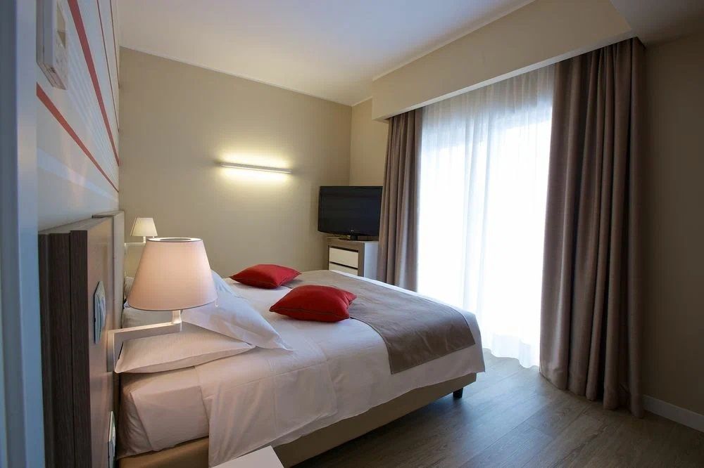 Hôtel par le Lac de Garde, Italie, 1 500 m² - image 1