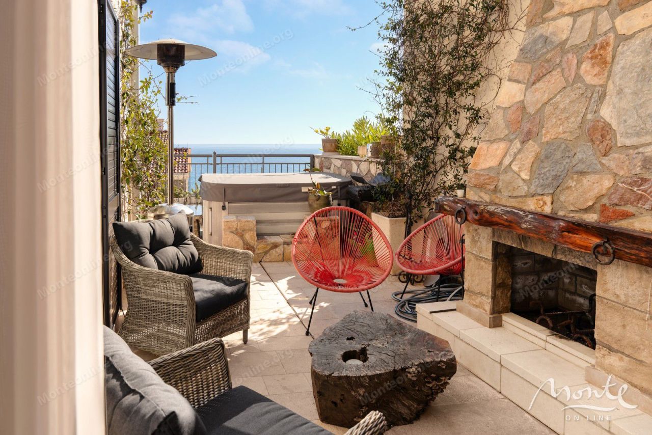 Casa adosada en Tivat, Montenegro, 115 m² - imagen 1