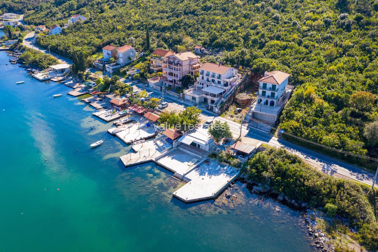 Propiedad comercial en Đuraševići, Montenegro, 300 m² - imagen 1