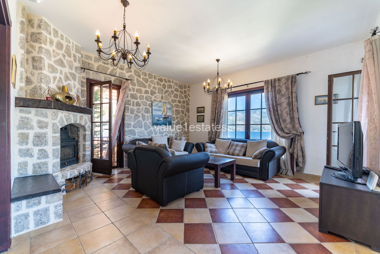 Villa à Kostanjica, Monténégro, 324 m² - image 1