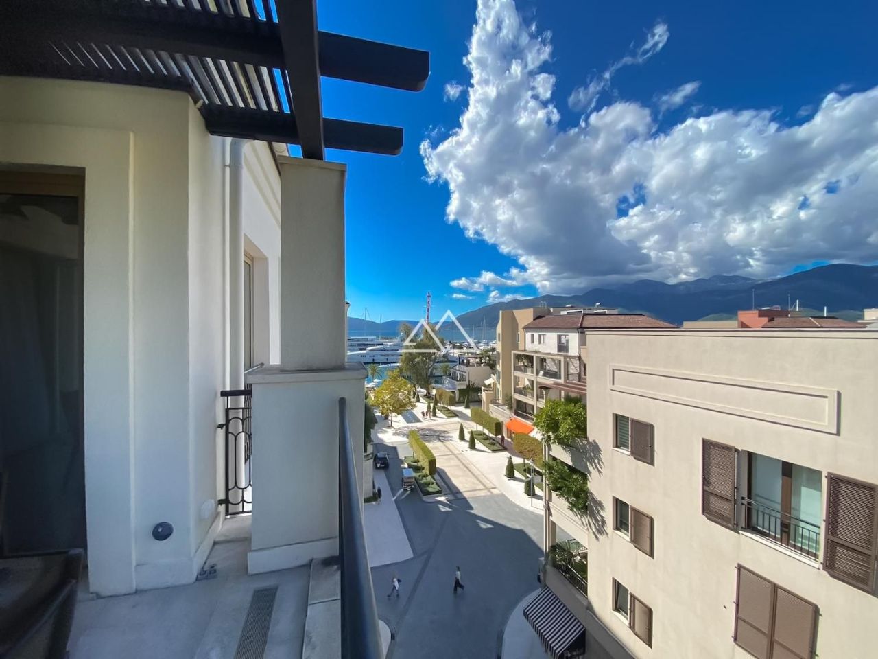 Apartamento en Tivat, Montenegro, 80 m² - imagen 1