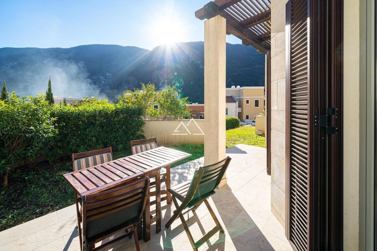 Appartement à Morinj, Monténégro, 84 m² - image 1