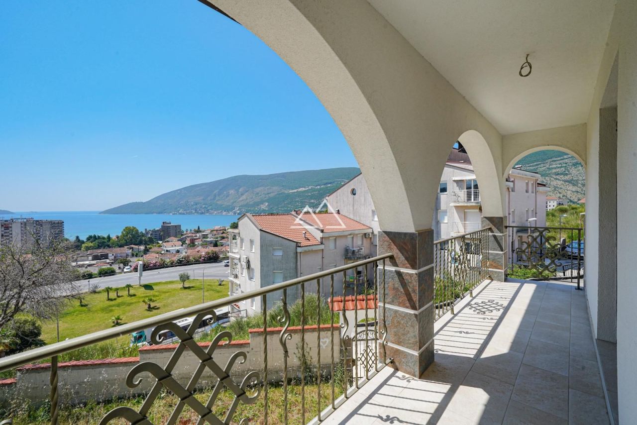 Villa Herceg Novi, Montenegro, 360 m² - picture 1