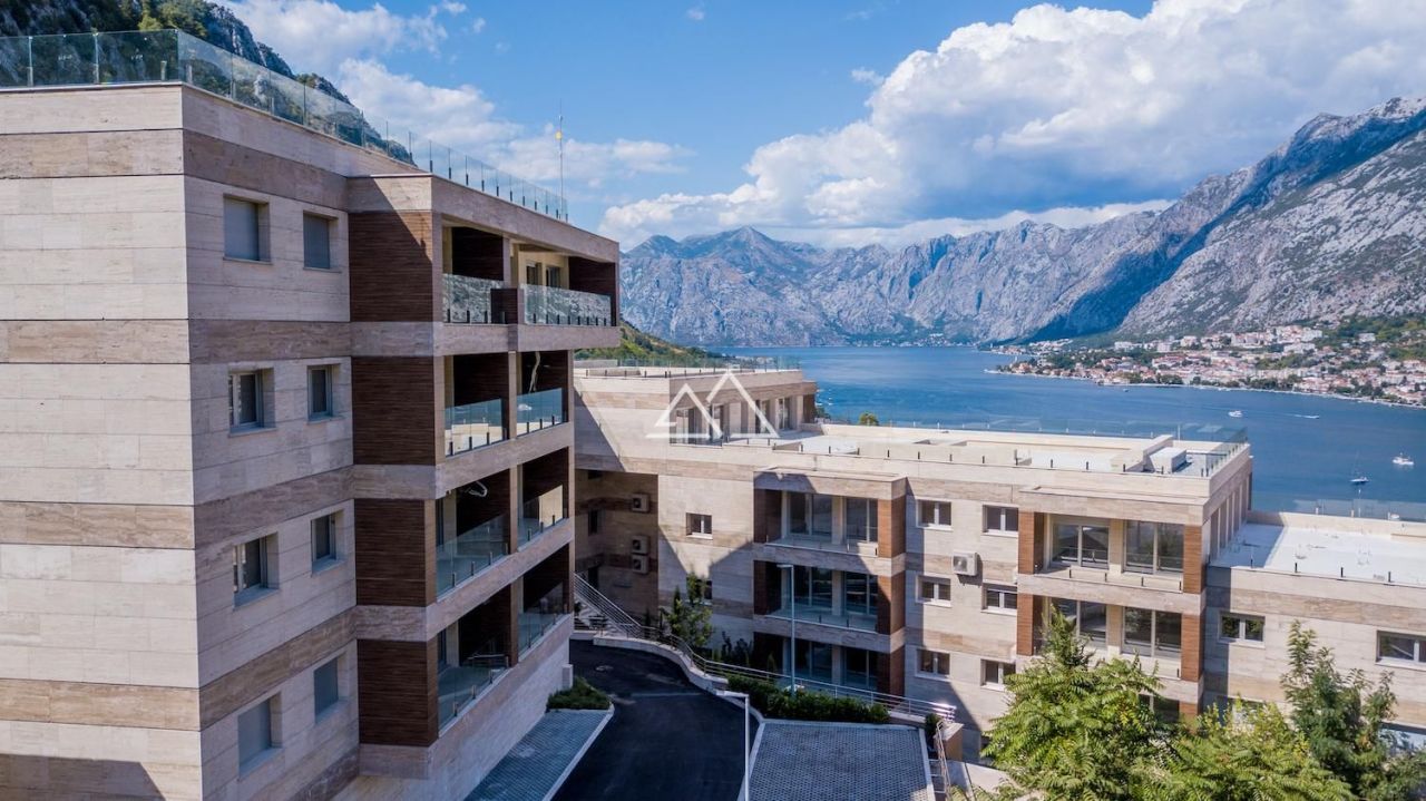 Apartment in Kotor, Montenegro, 61 m² - Foto 1