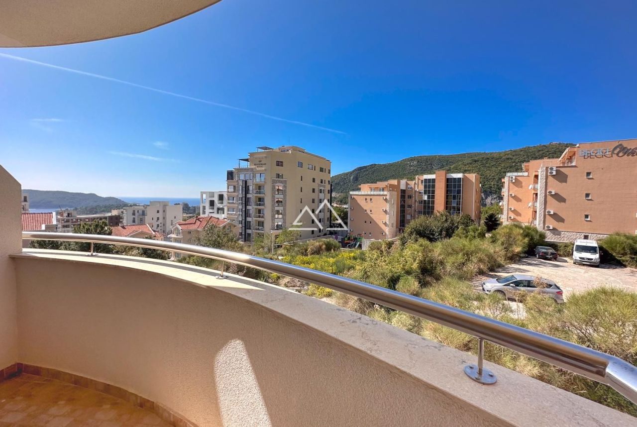 Apartment in Becici, Montenegro, 45 m² - picture 1