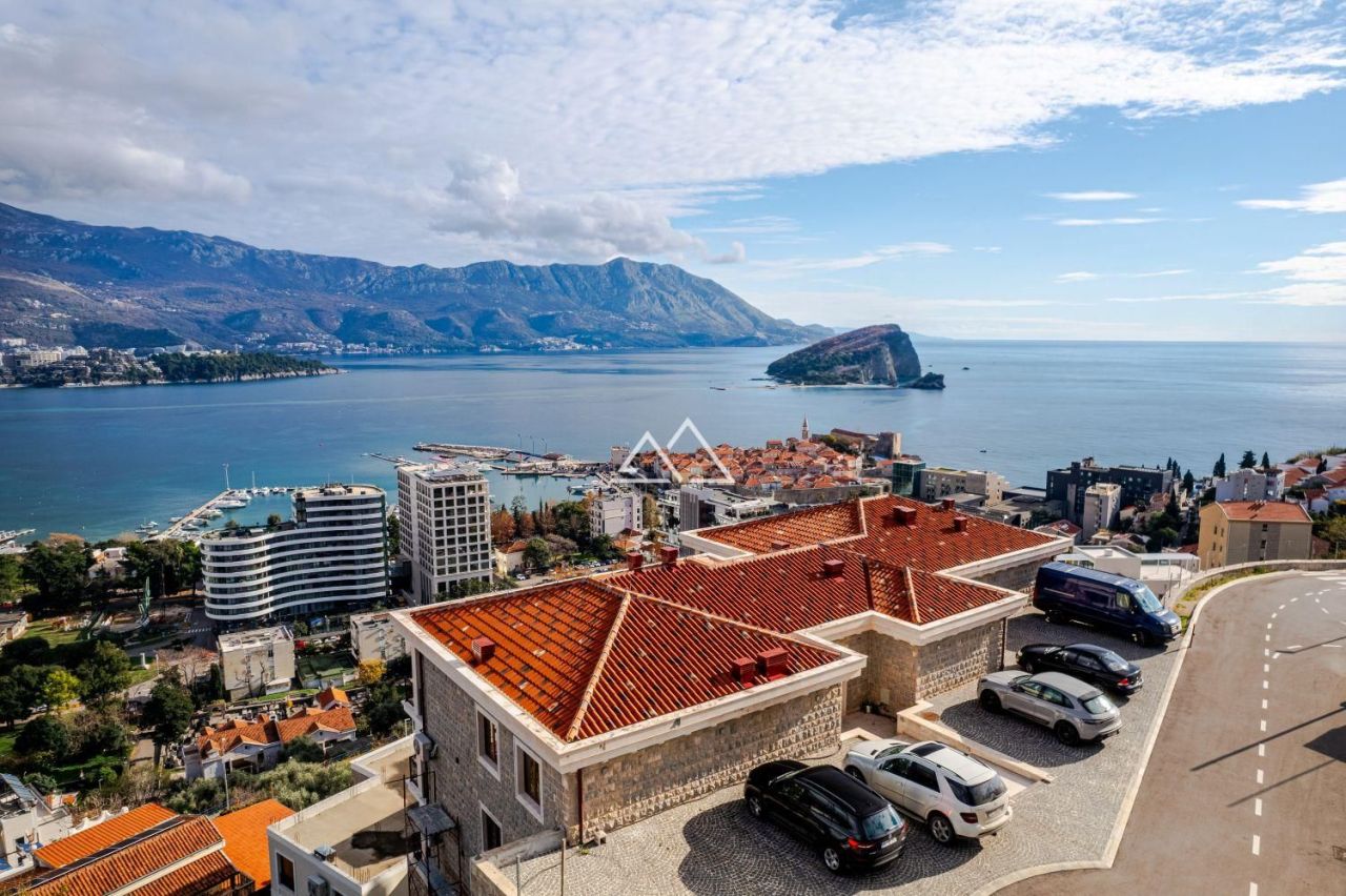 Apartment in Budva, Montenegro, 50 m² - picture 1