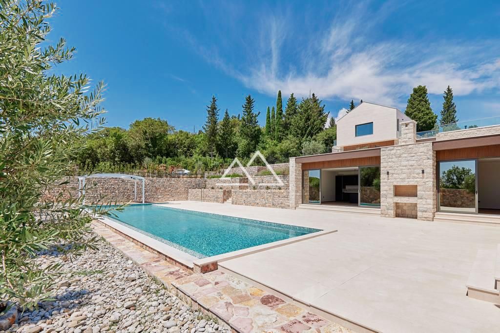 Villa en Luštica, Montenegro, 558 m² - imagen 1