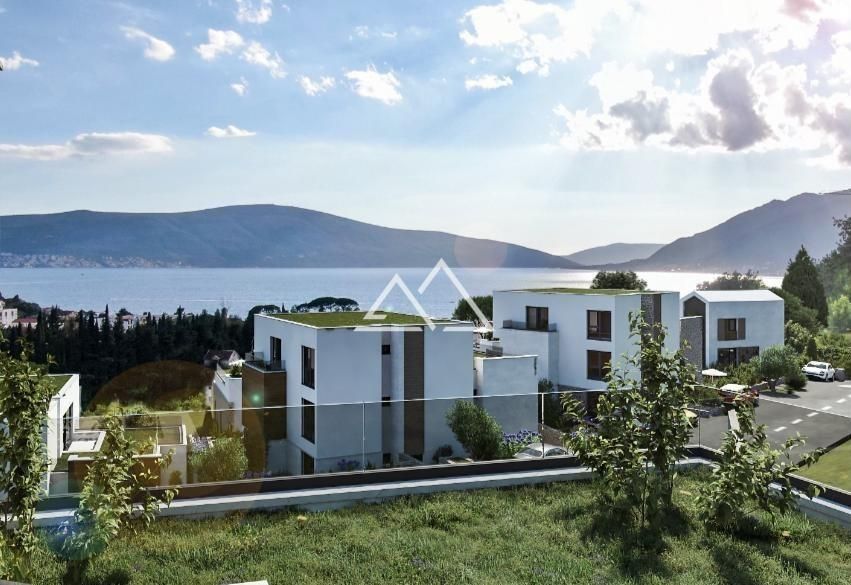 Terrain à Lastva, Monténégro, 2 369 m² - image 1
