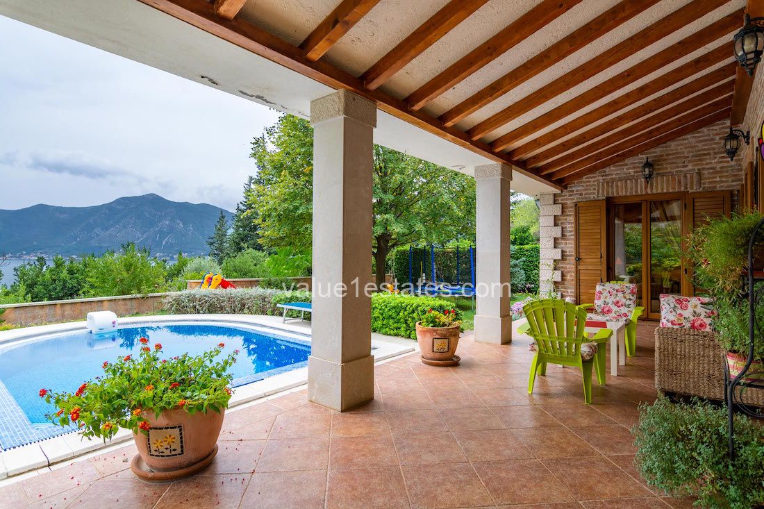 Villa en Orahovac, Montenegro, 303 m² - imagen 1