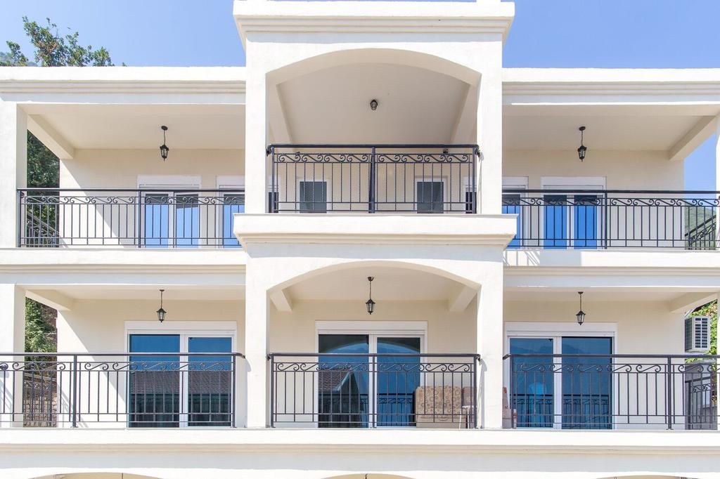 Gewerbeimmobilien in Stoliw, Montenegro, 347 m² - Foto 1