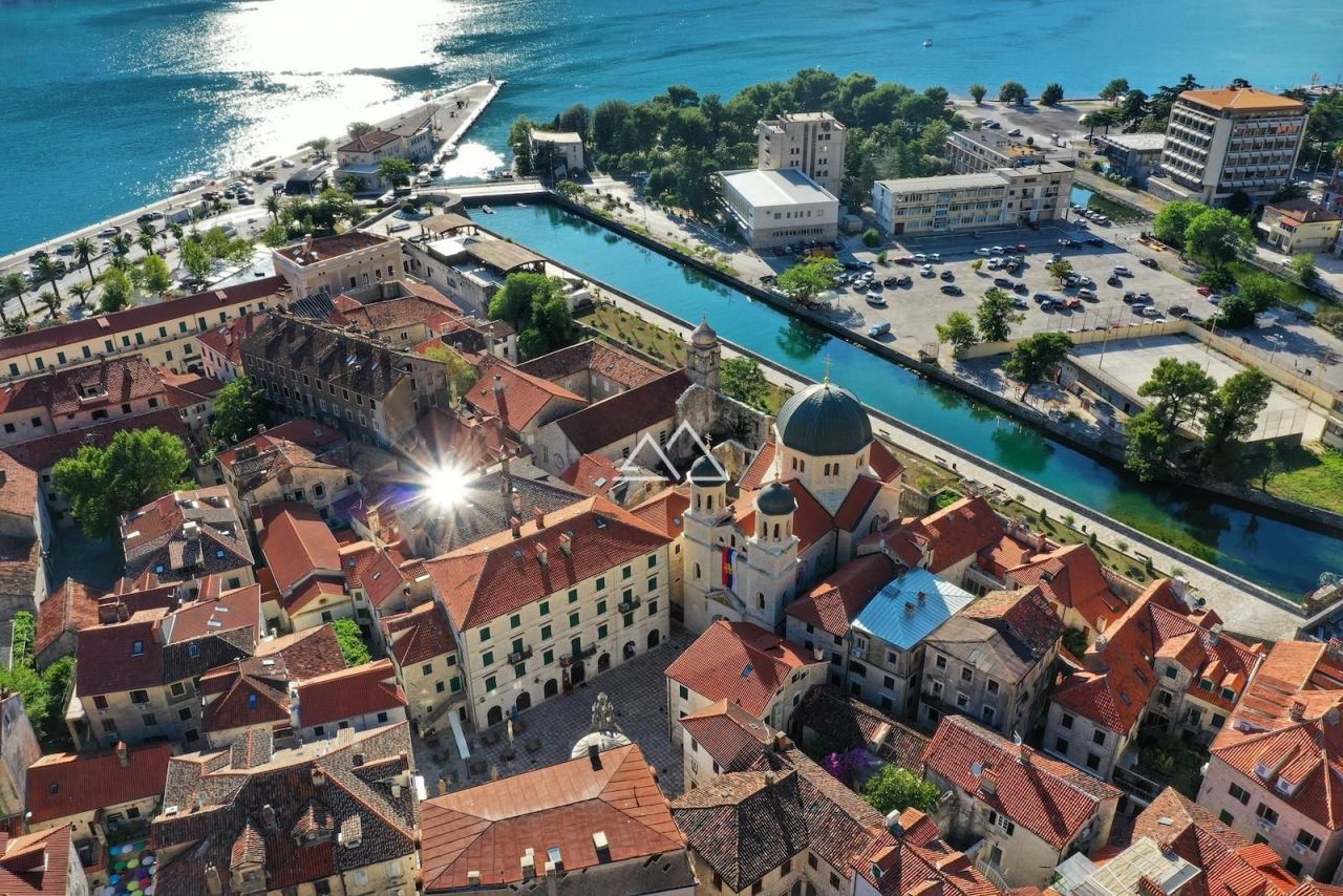 Apartment in Kotor, Montenegro, 97 m² - Foto 1