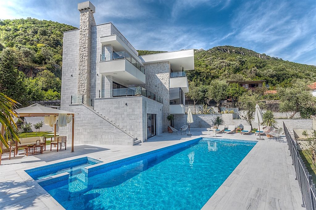 Villa à Dénovici, Monténégro, 360 m² - image 1