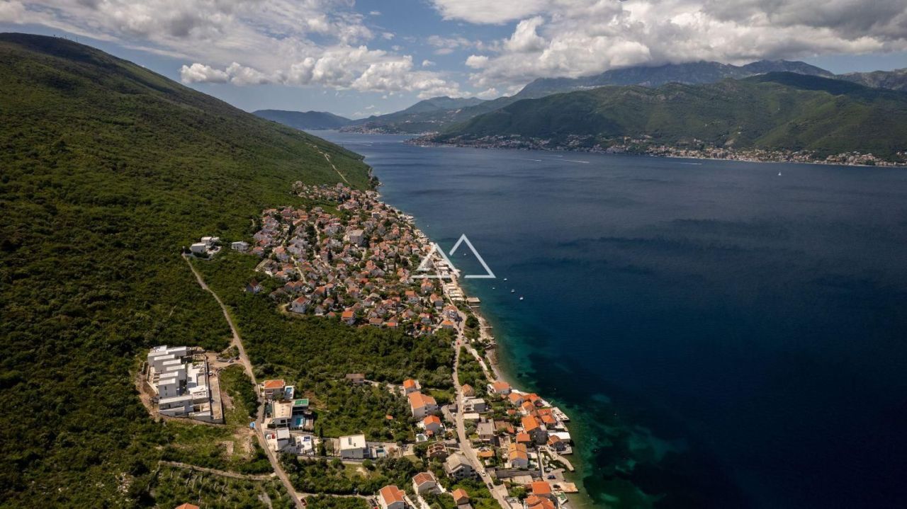 Villa en Krasici, Montenegro, 328 m² - imagen 1