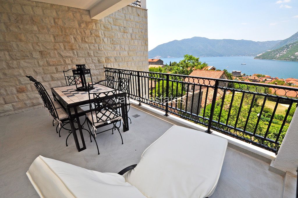 Apartment in Risan, Montenegro, 82 m² - picture 2