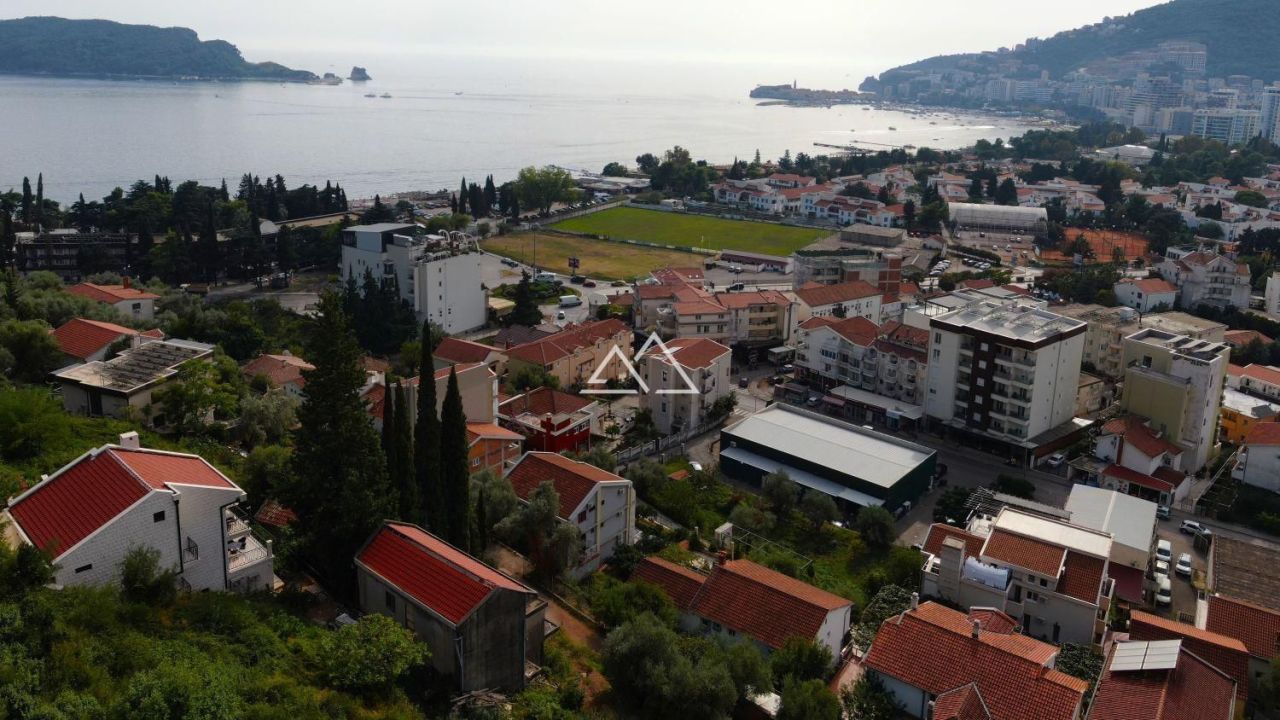 Terrain à Budva, Monténégro, 1 967 m² - image 2