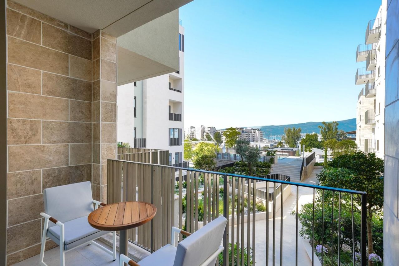 Apartamento en Tivat, Montenegro, 63 m² - imagen 2