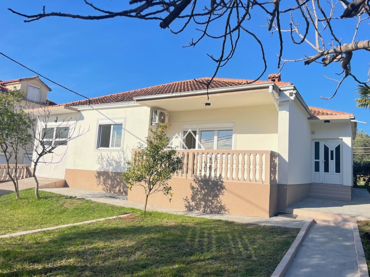 Villa a Tivat, Montenegro, 118 m² - foto 2