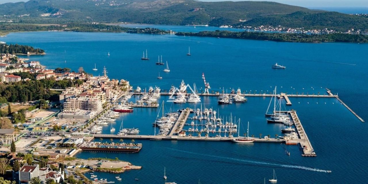 Proprietà commerciale a Tivat, Montenegro, 164 m² - foto 3