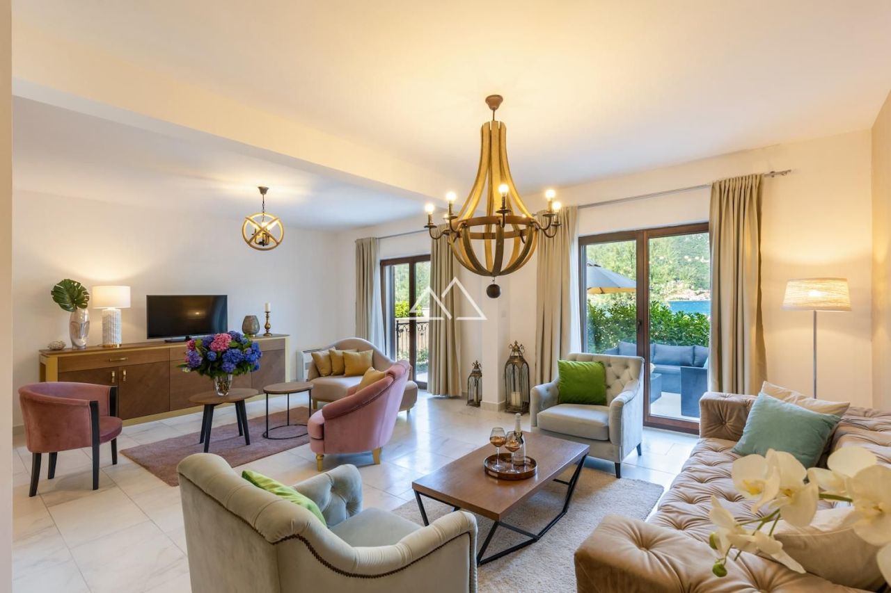 Villa a Dobrota, Montenegro, 193 m² - foto 3