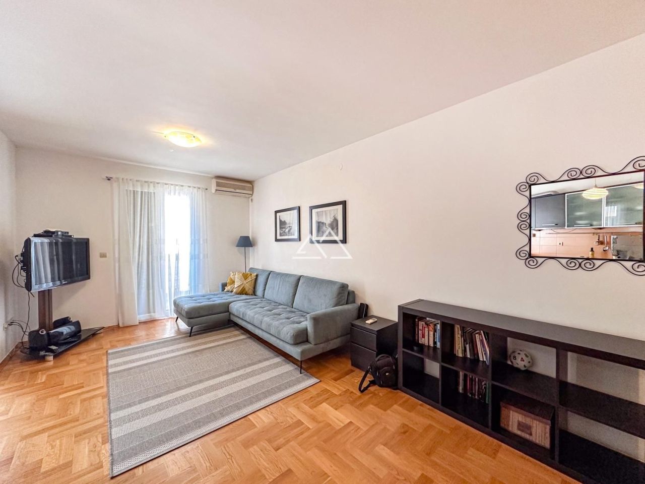 Apartment in Petrovac, Montenegro, 90 m² - picture 4