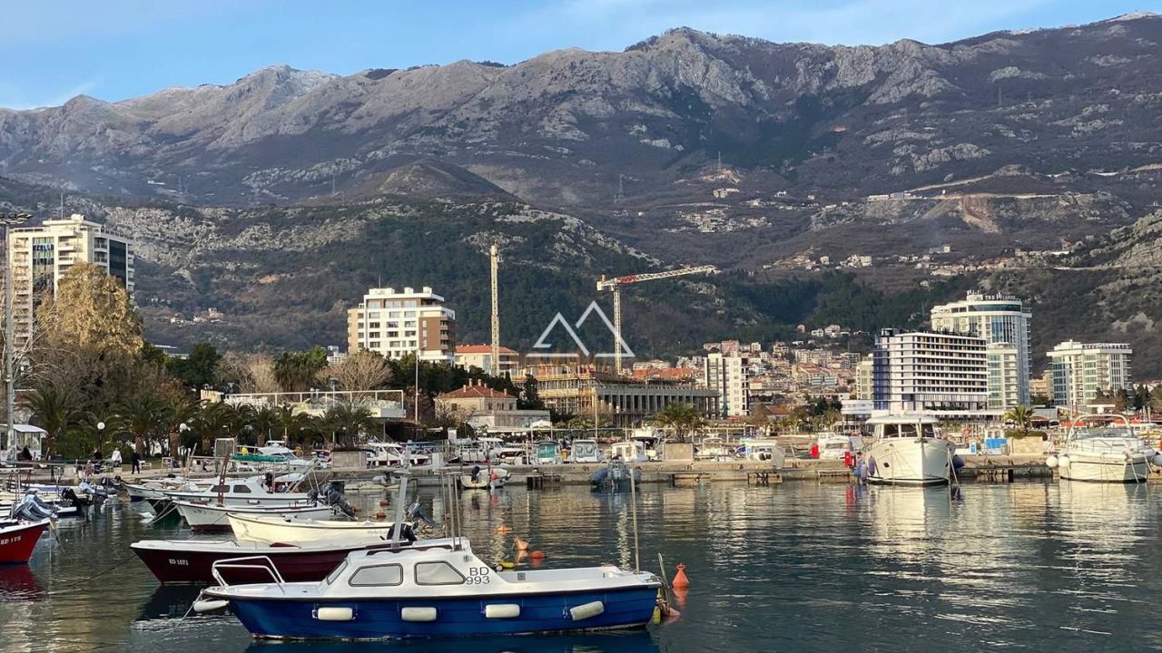 Apartment in Budva, Montenegro, 172 m² - picture 4