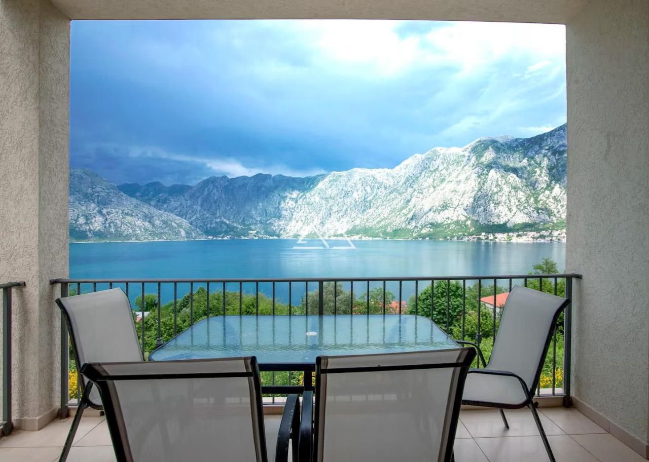 Apartment in Prcanj, Montenegro, 100 m² - picture 8