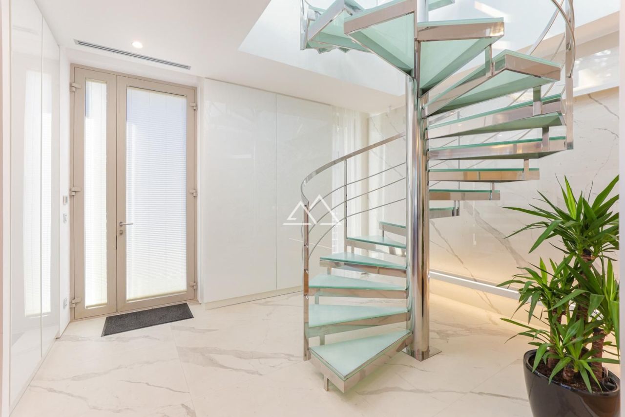 Apartment in Budva, Montenegro, 517 m² - picture 11