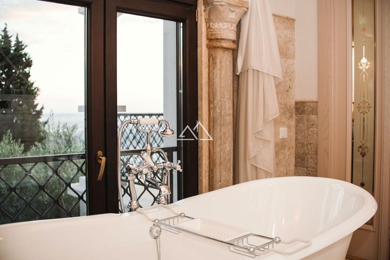 Villa in Rezevici, Montenegro, 550 m² - picture 11