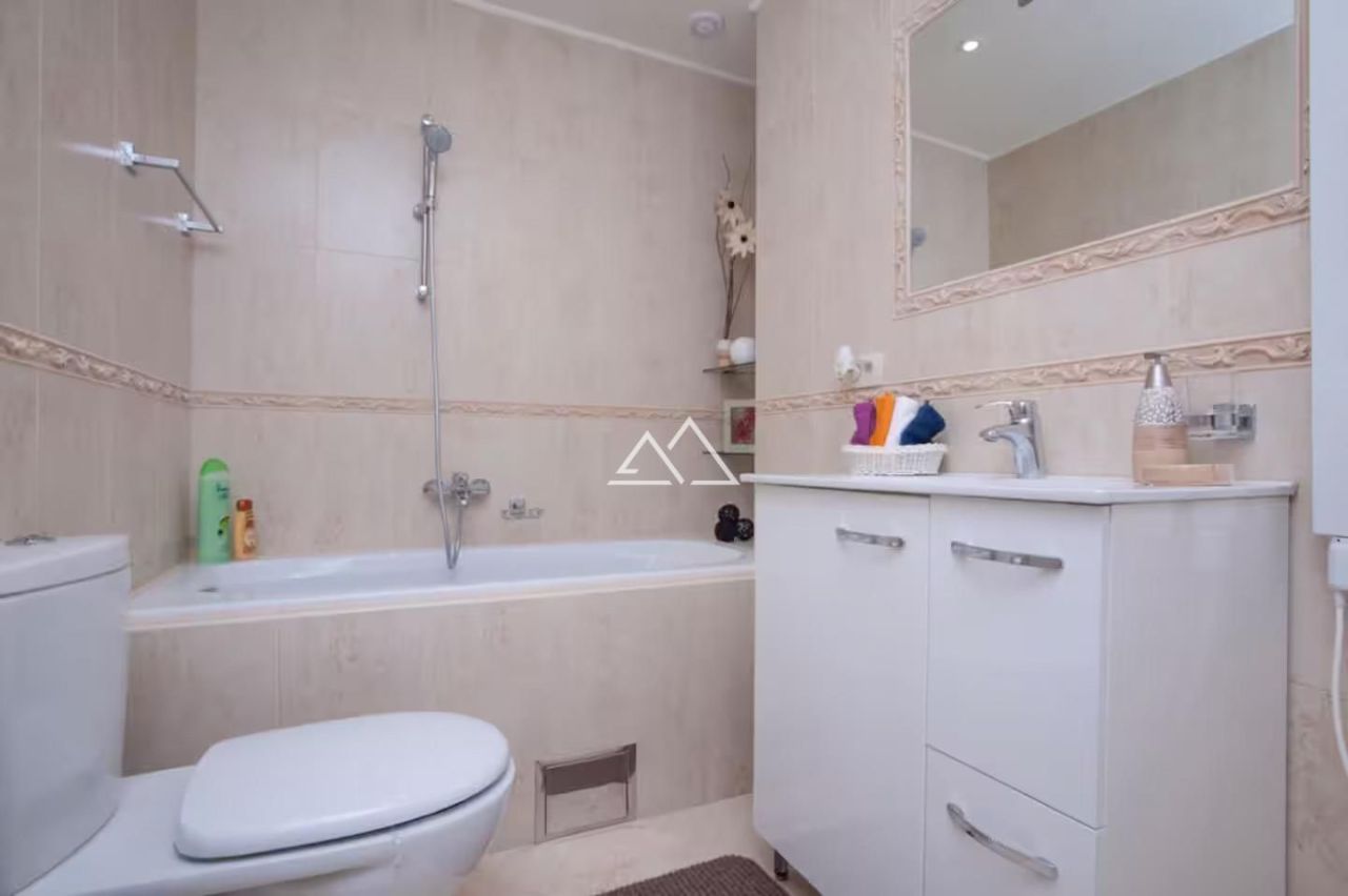 Apartment in Prcanj, Montenegro, 100 m² - picture 12