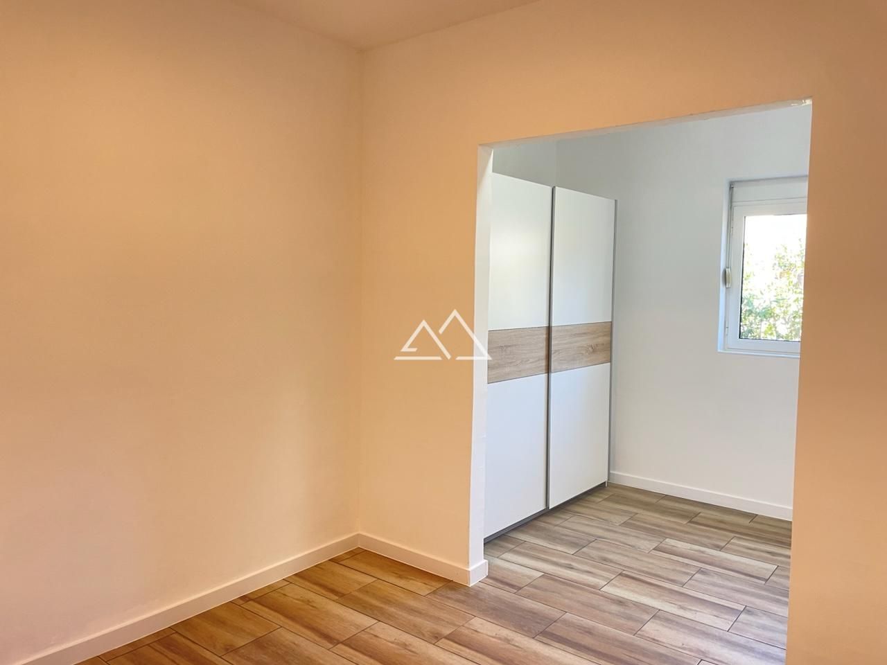 Villa a Tivat, Montenegro, 118 m² - foto 14