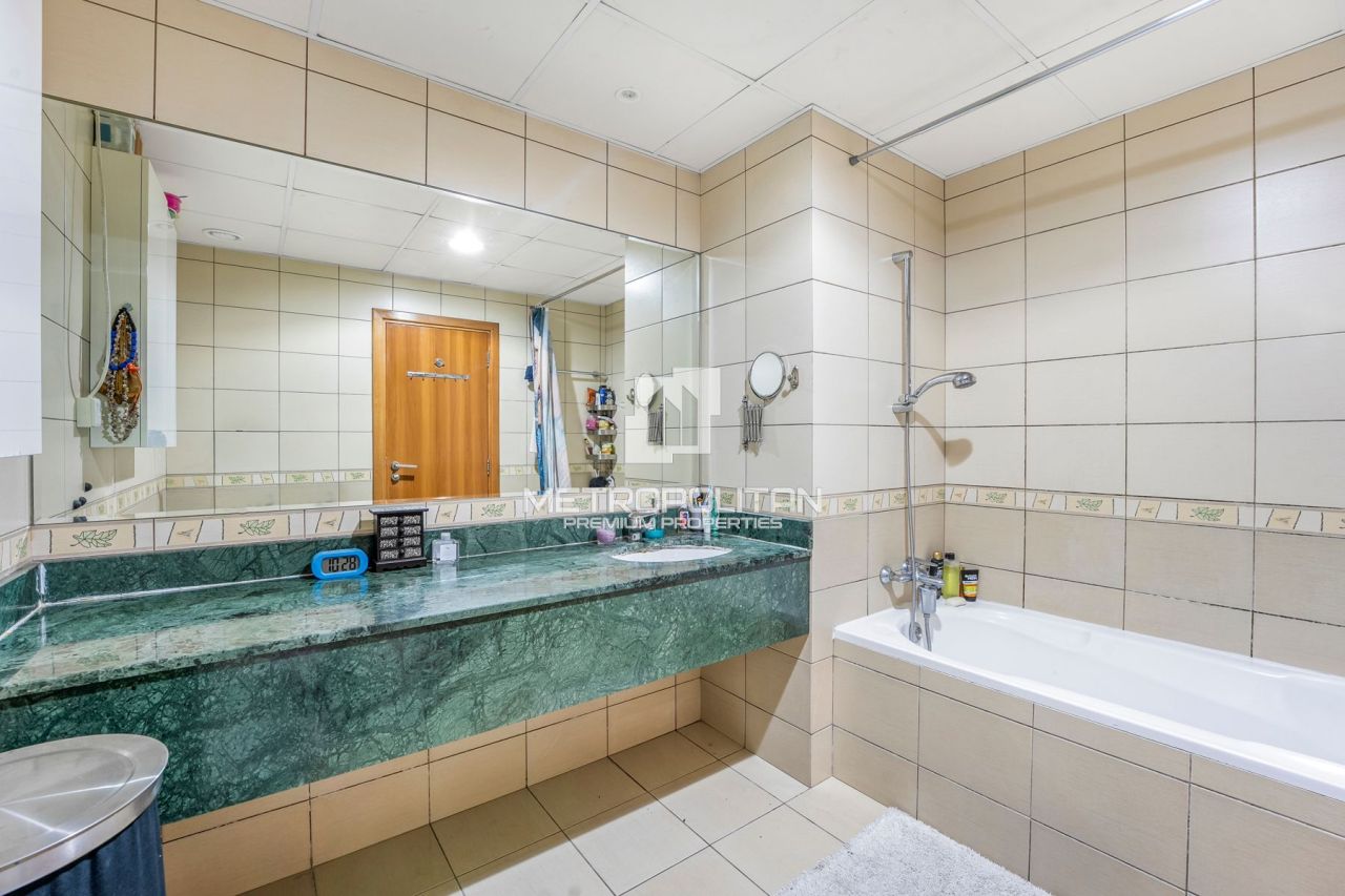 Apartment in Dubai, UAE, 120 m² - picture 14