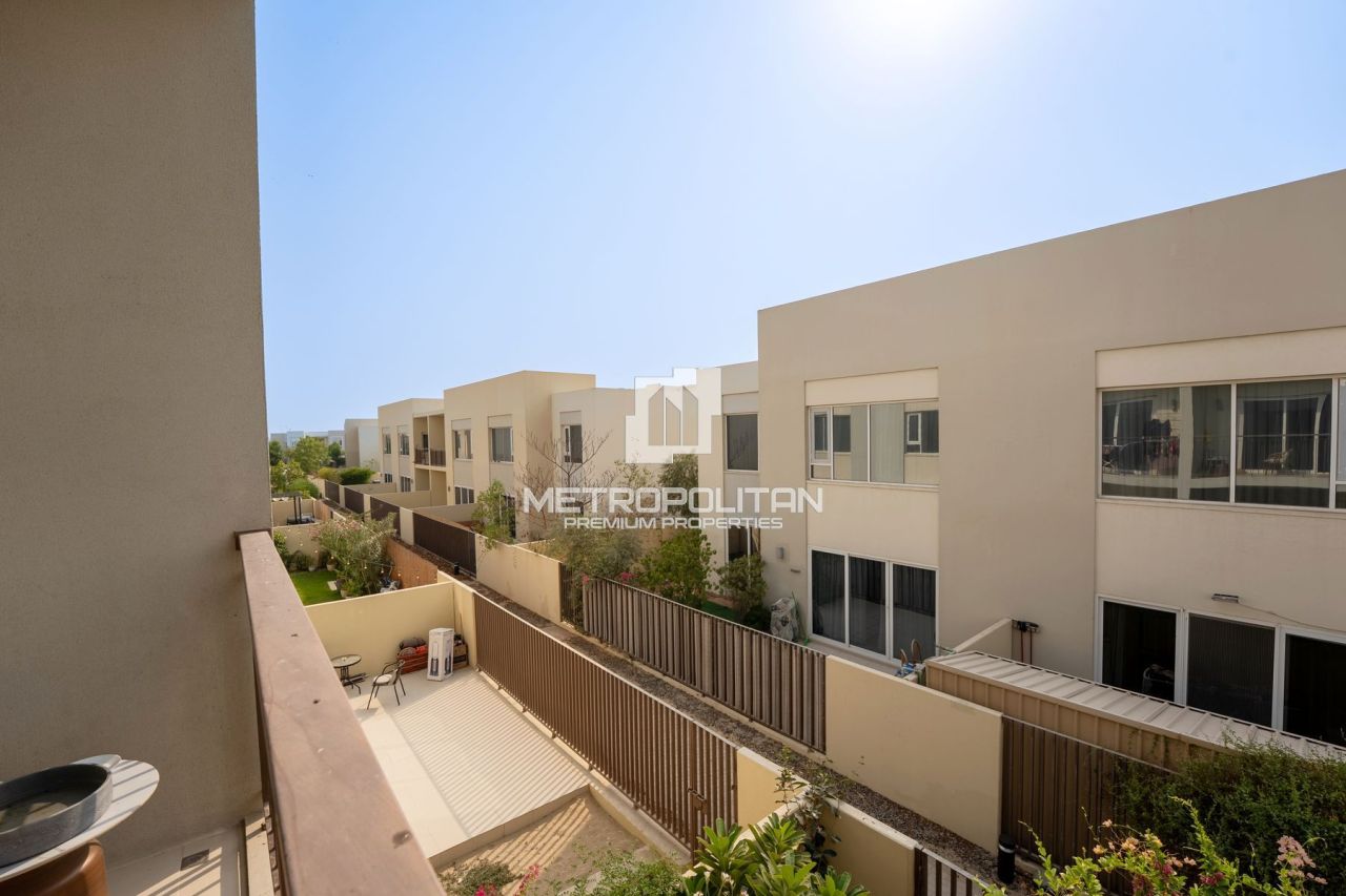 Townhouse in Dubai, UAE, 107 m² - picture 14