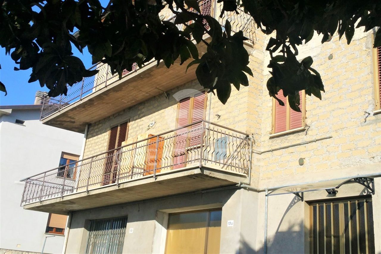 Apartamento en Fabro, Italia, 215.2 m² - imagen 2