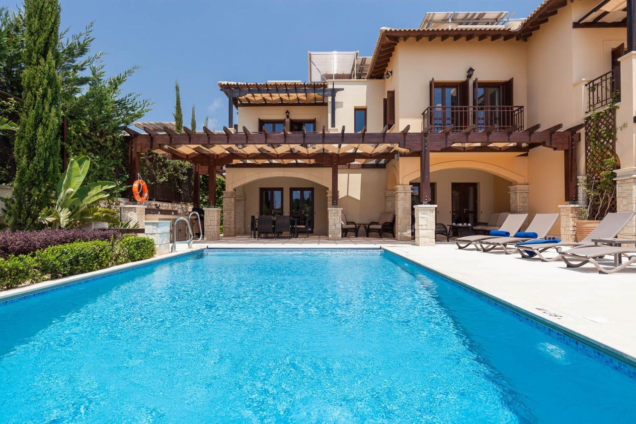 Villa en Pafos, Chipre, 215 m² - imagen 1