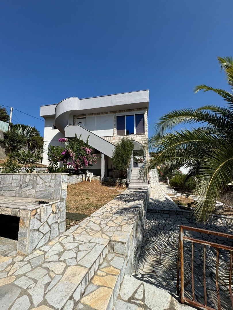 Haus in Utjeha, Montenegro, 128 m² - Foto 1