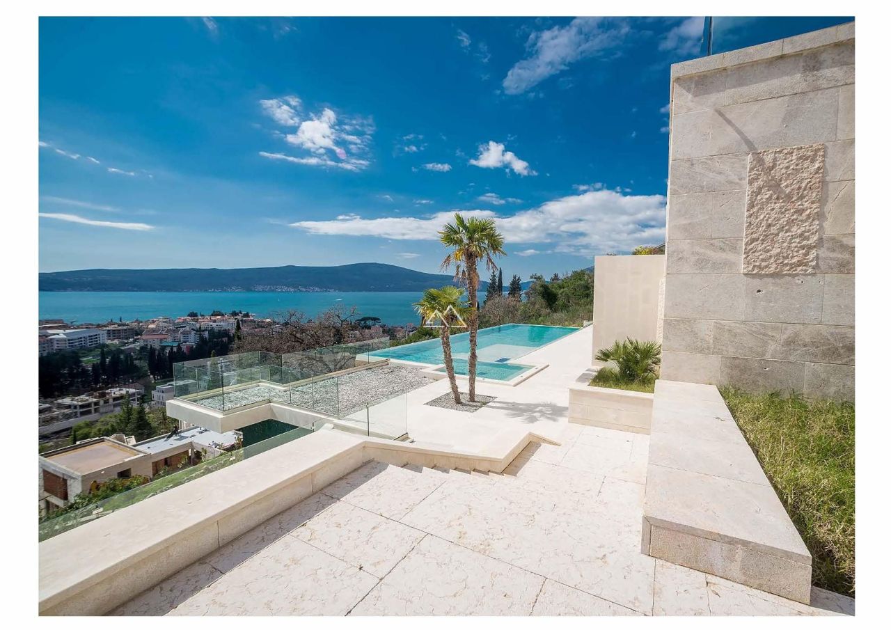 Villa in Tivat, Montenegro, 1 482 m² - Foto 1