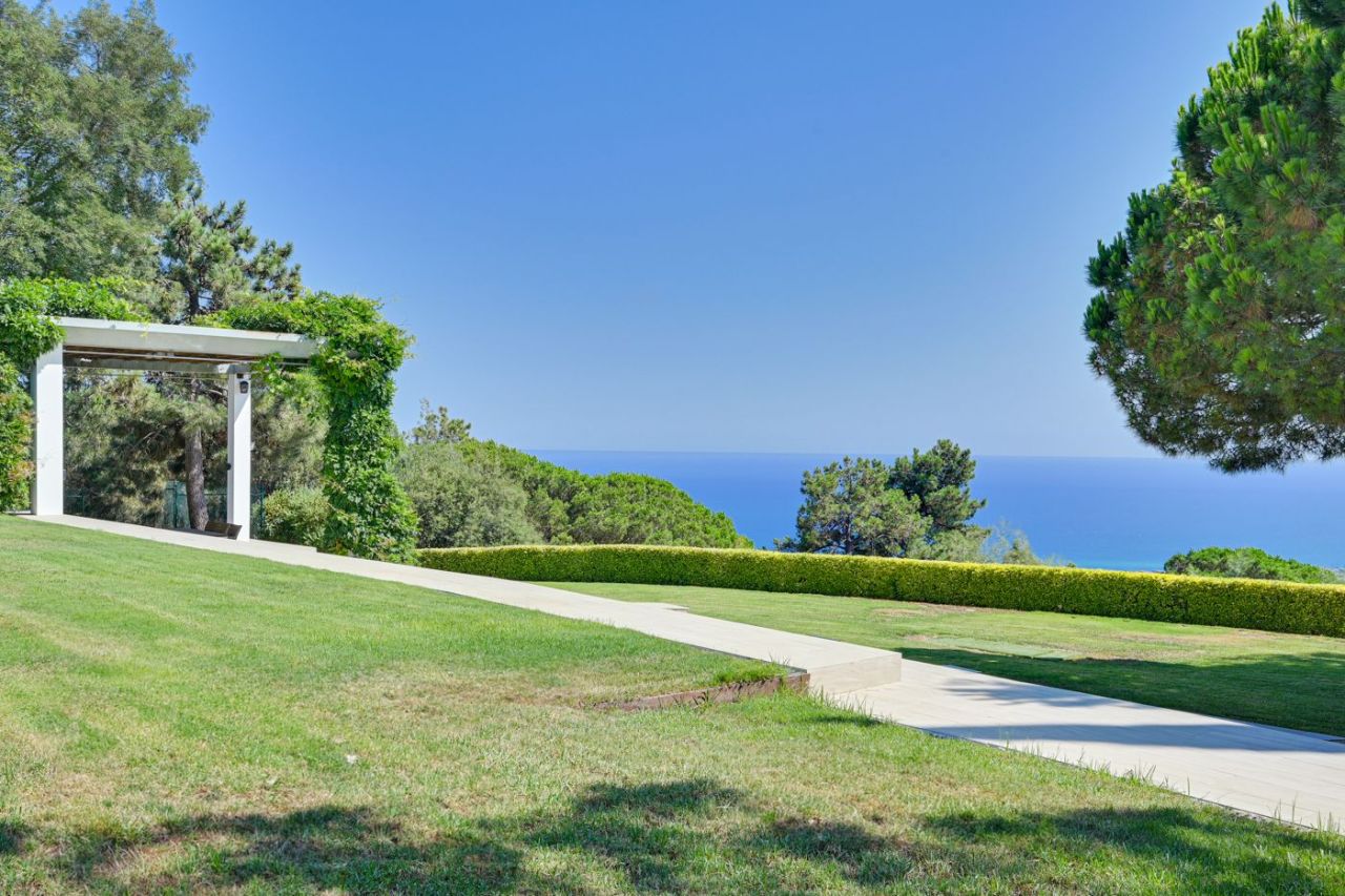 Casa en la Costa del Maresme, España, 1 280 m² - imagen 1
