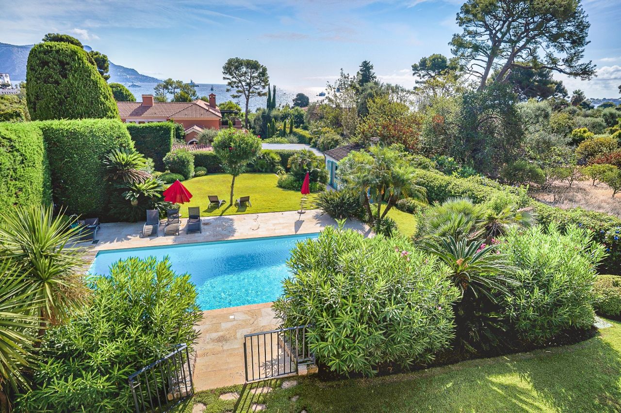 Villa in Saint-Jean-Cap-Ferrat, France, 290 m² - picture 1