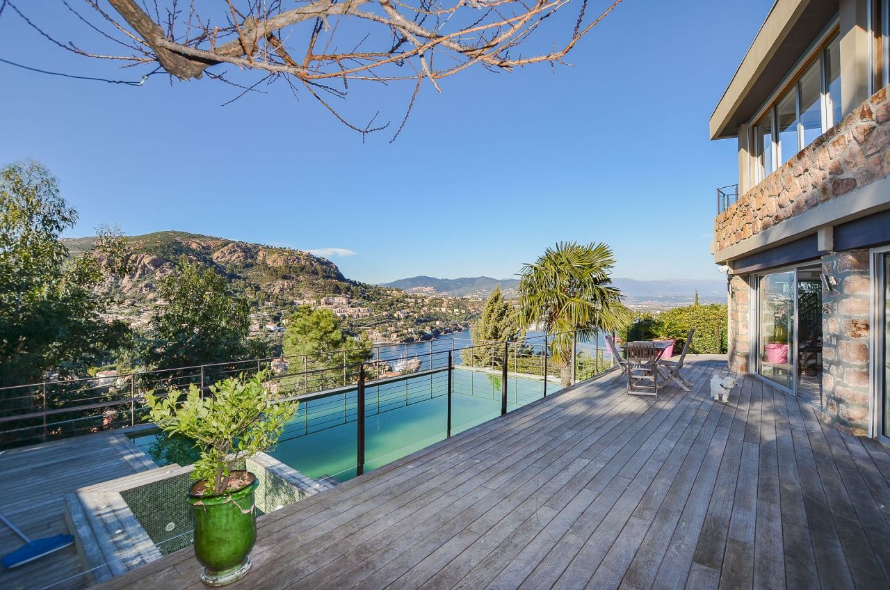Villa à Théoule-sur-Mer, France, 200 m² - image 1