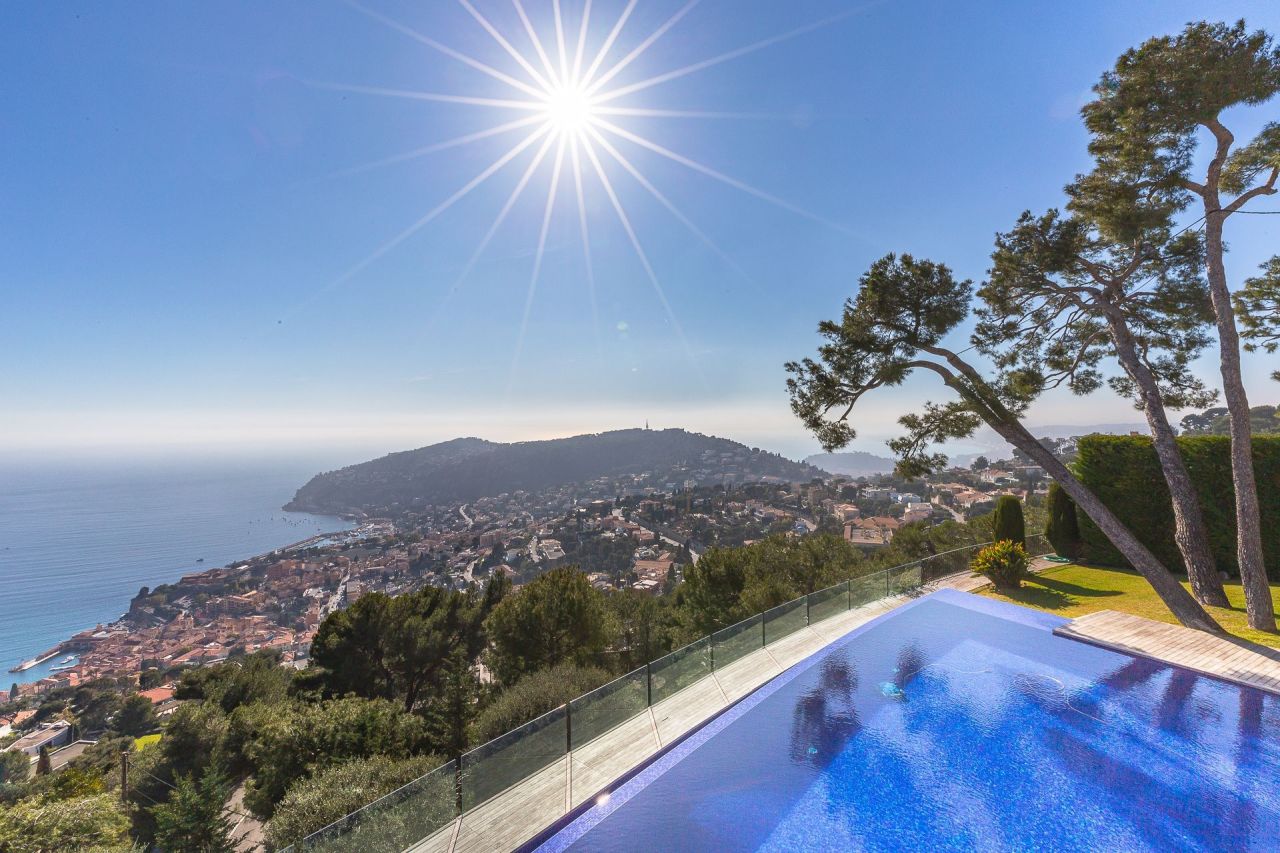 Villa in Villefranche-sur-Mer, France, 650 m² - picture 1