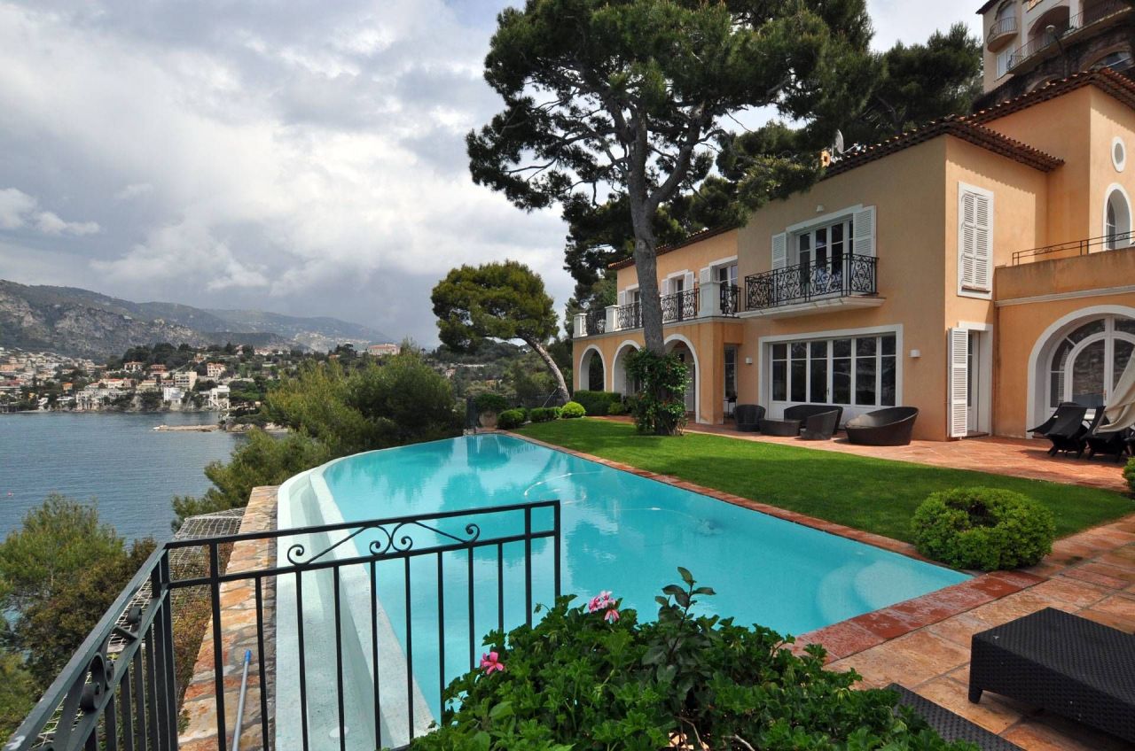 Villa à Saint-Jean-Cap-Ferrat, France, 300 m² - image 1