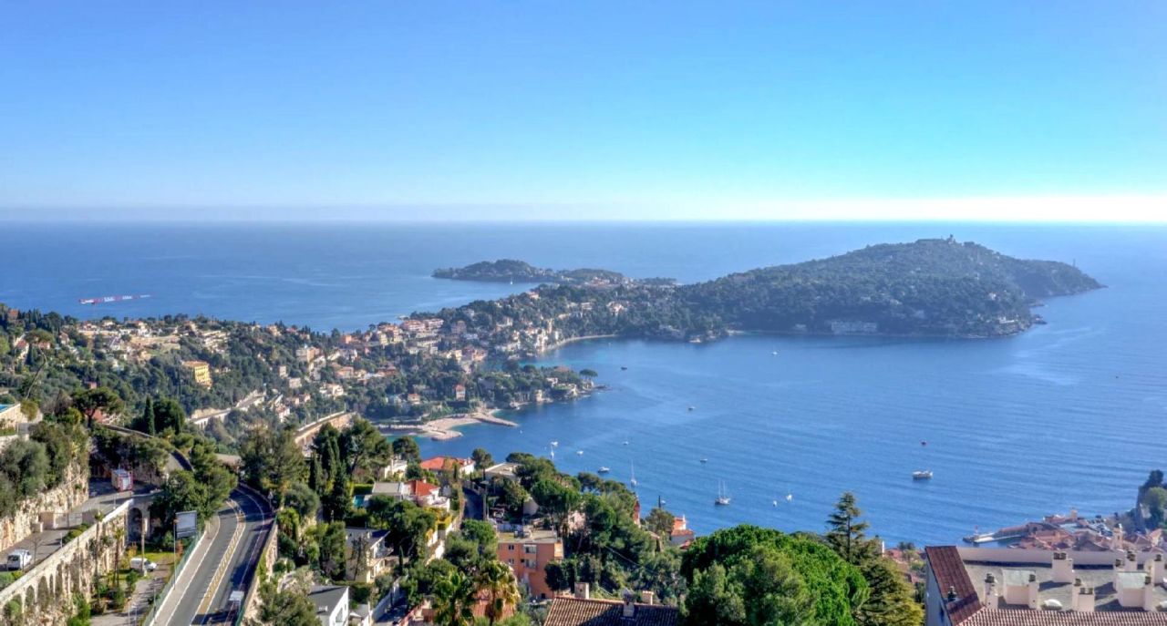 Villa à Villefranche-sur-Mer, France, 360 m² - image 1