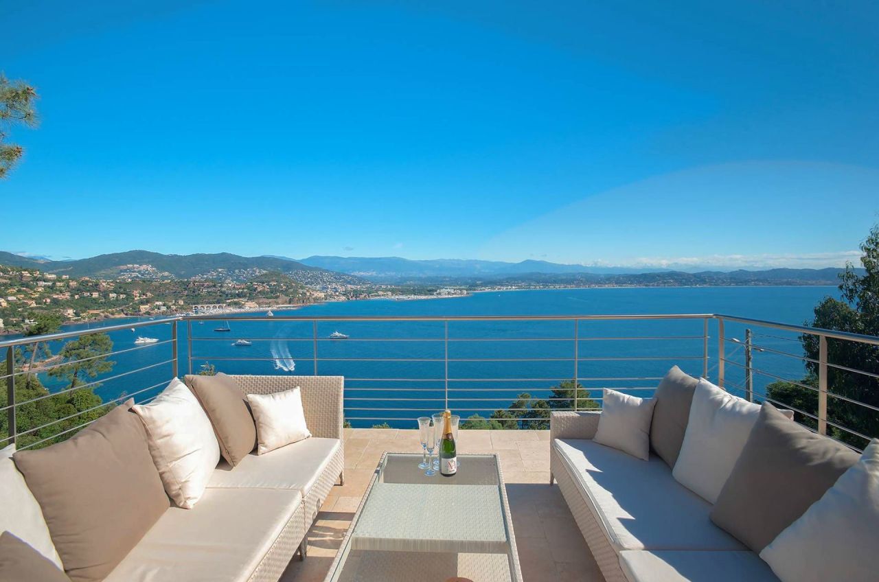 Villa in Theoule-sur-Mer, France, 180 m² - picture 1