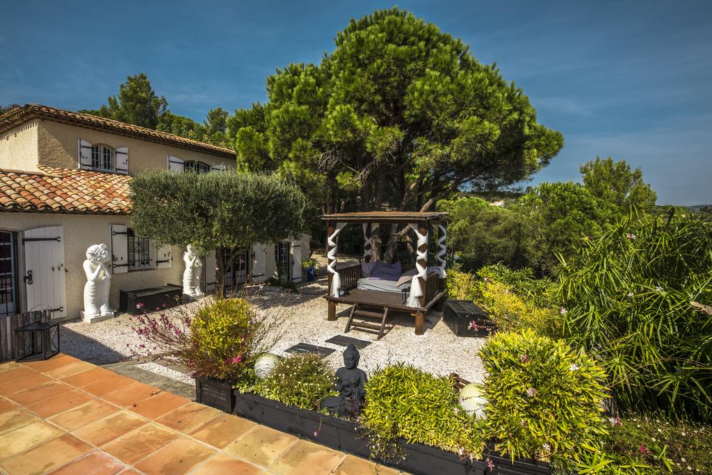 Villa in Saint-Maxime, France, 2 500 m² - picture 1