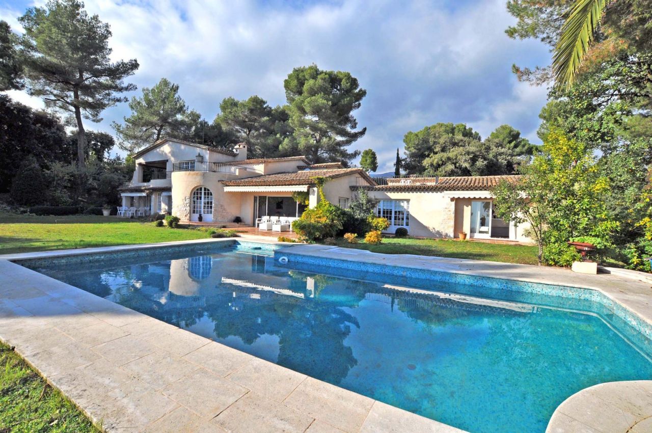 Villa in Saint-Paul de Vence, France, 350 m² - picture 1