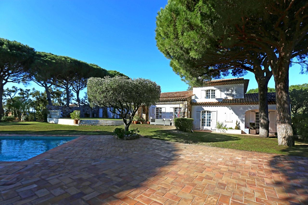 Villa à Sainte-Maxime, France, 350 m² - image 1