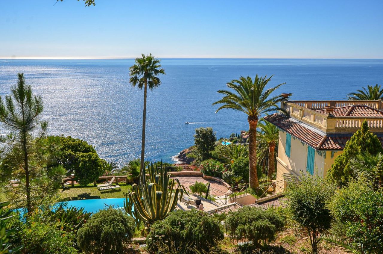 Villa à Théoule-sur-Mer, France, 260 m² - image 1