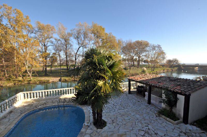 Villa à Villeneuve-Loubet, France, 150 m² - image 1
